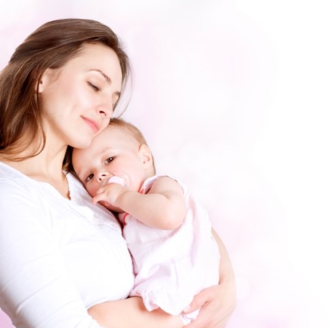 Anne sütü bebek için sayısız yararları olan çok özel bir besindir