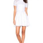 Yazlık Mini Elbise Modelleri Beyaz Kısa Kloş Etekli Günlük Elbise