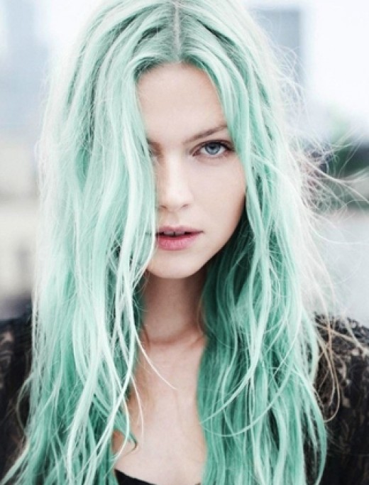 Pastel Renkli Ombre Saç Modelleri ve Saç Renkleri -dalgalı saç yeşil renkli