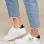 Sneakers Bayan Spor Ayakkabı Modelleri Beyaz Nakış İşlemeli Bağcıklı