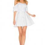 2021 Mini Abiye Gece Elbiseleri Beyaz Kısa Straplez Düşük Kol Kalp Yaka Kloş Etekli Pembe Topuklu Ayakkabı