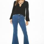 Siyah Gömlek Kombinleri Bayan Mavi İspanyol Paça Pantolon Siyah Uzun Kol Çapraz İpli Yaka Gömlek Kahverengi Topuklu Ayakkabı