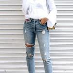 Kadınların Her Gün Giyebileceği 2023 Günlük Kombinler Mavi Kot Pantolon Beyaz Salaş Gömlek Siyah Stiletto Ayakkabı