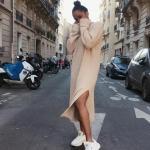 2022 Bayan Örgü Elbise Modelleri Krem Midi Boğazlı Yandan Yırtmaçlı Salaş