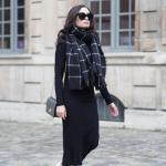2022 Bayan Örgü Elbise Modelleri Siyah Midi Uzun Kollu Boğazlı